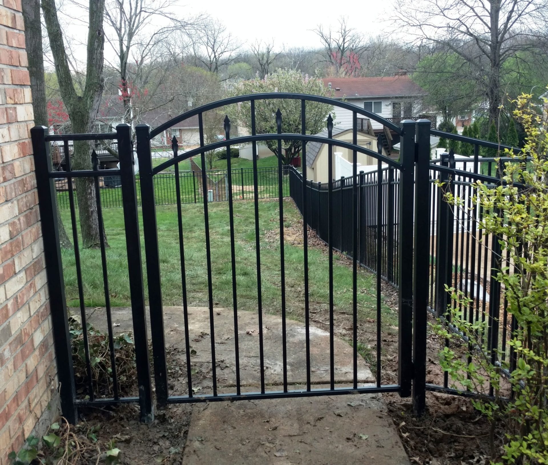Logan II Arched Gate